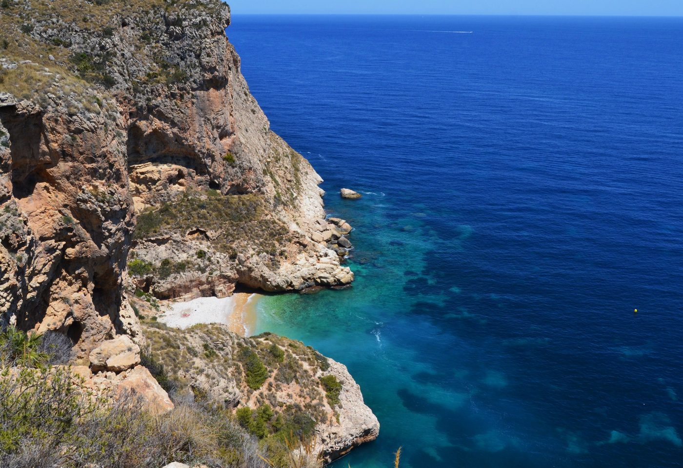 Cala dels Testos cove beneath the Morro Falqui cliffs seen from the clifftop miradors, Benitatxell